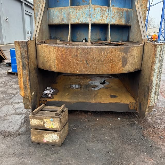 🔧 
Naši chlapi dotáhli do konce kompletní renovaci semi-mobilních nůžek ŽĎAS CNS 730 pro TSR Brno - Modřice.💪