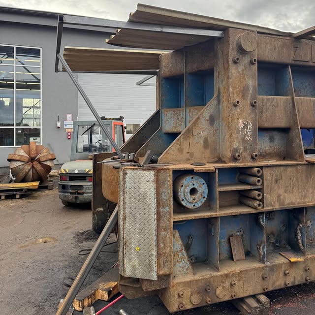 🔧 
Naši chlapi dotáhli do konce kompletní renovaci semi-mobilních nůžek ŽĎAS CNS 730 pro TSR Brno - Modřice.💪